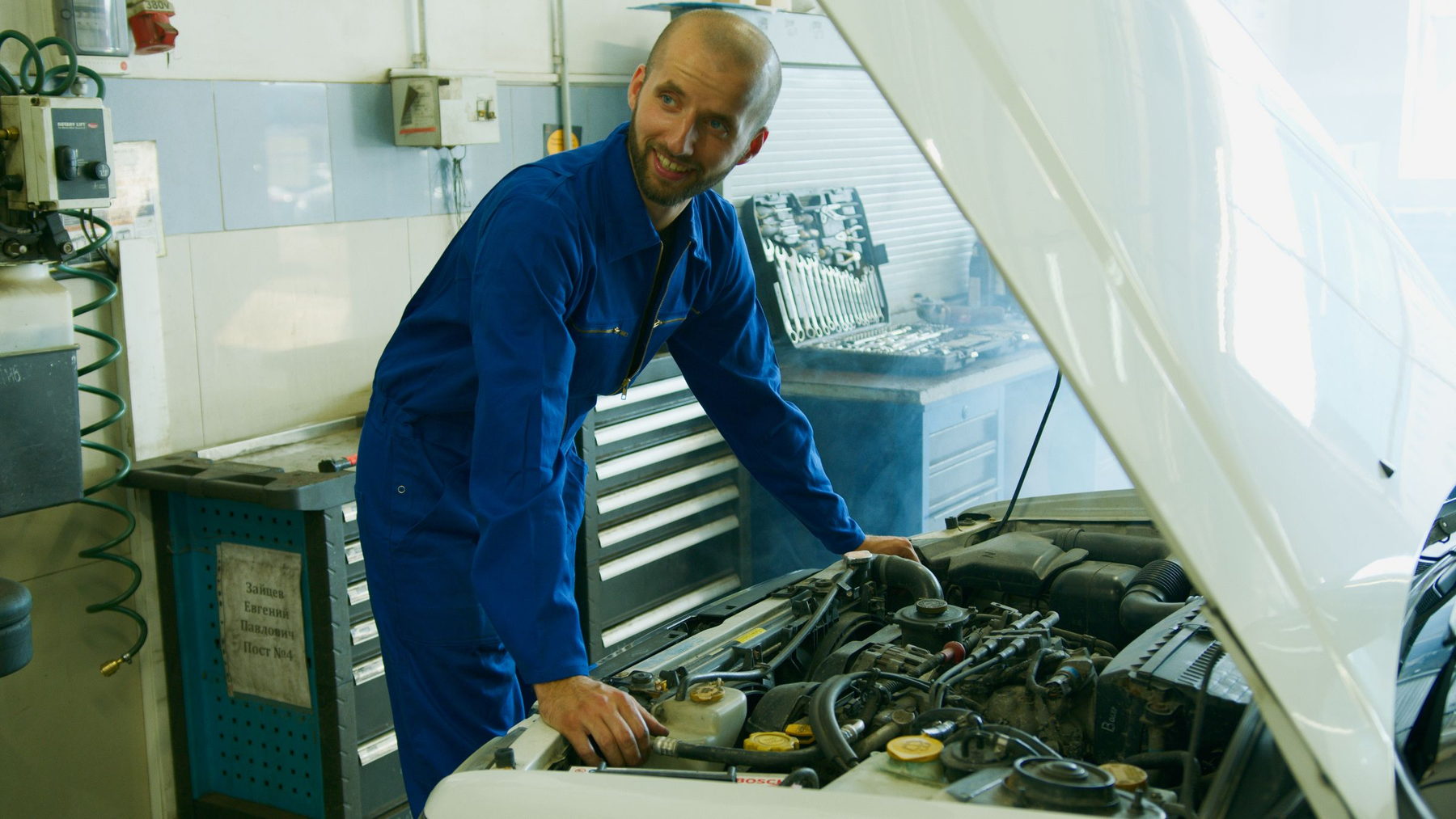 Auto Sales and Repair business at work